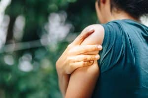 Shoulder Pain After a Car Accident: Injuries & Symptoms